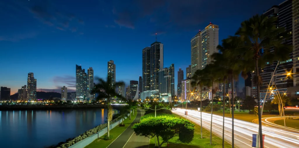 Panama Stadtblick bei Dämmerung