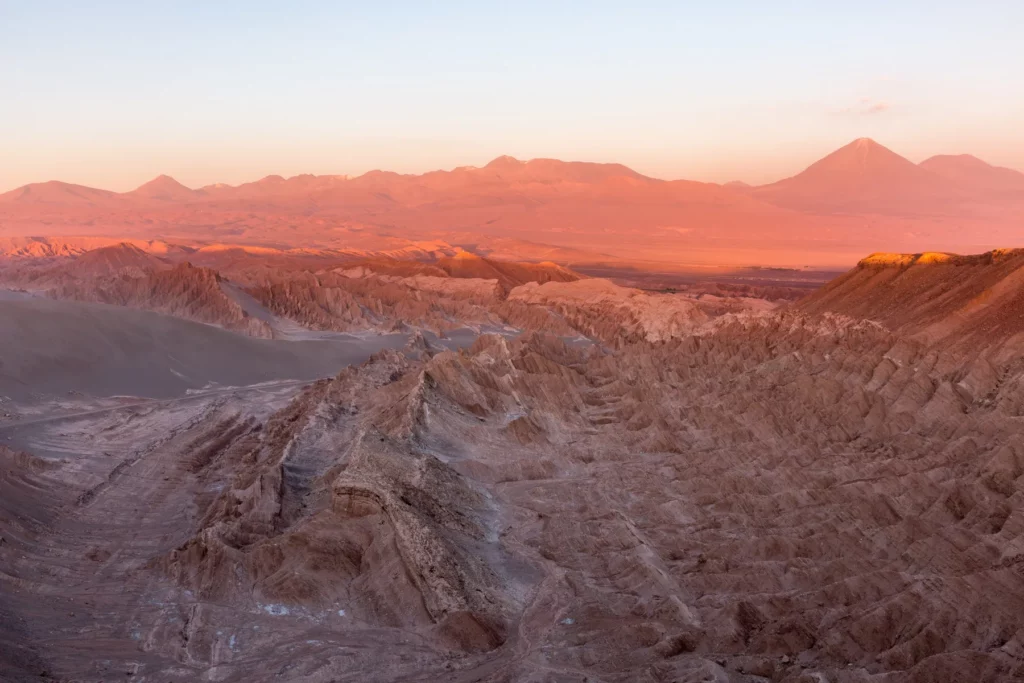 Wüstenlandschaft Atacama bei Sonnenuntergang